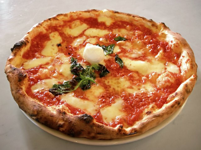Bánh pizza Margherita có thể tự làm tại nhà và vô cùng ngon miệng 