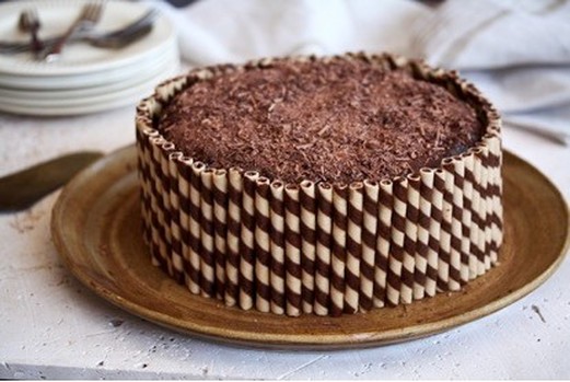 Trang trí bánh kem sinh nhật bằng Chocolate 