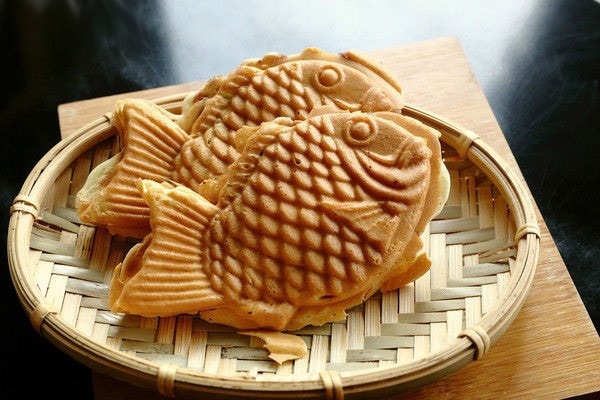 Món bánh cá taiyaki giòn rụm, màu sắc bắt mắt