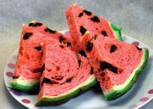 Bánh mì dưa hấu ngon hấp dẫn