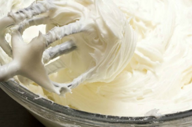 Đánh bông kem từ lòng trắng trứng
